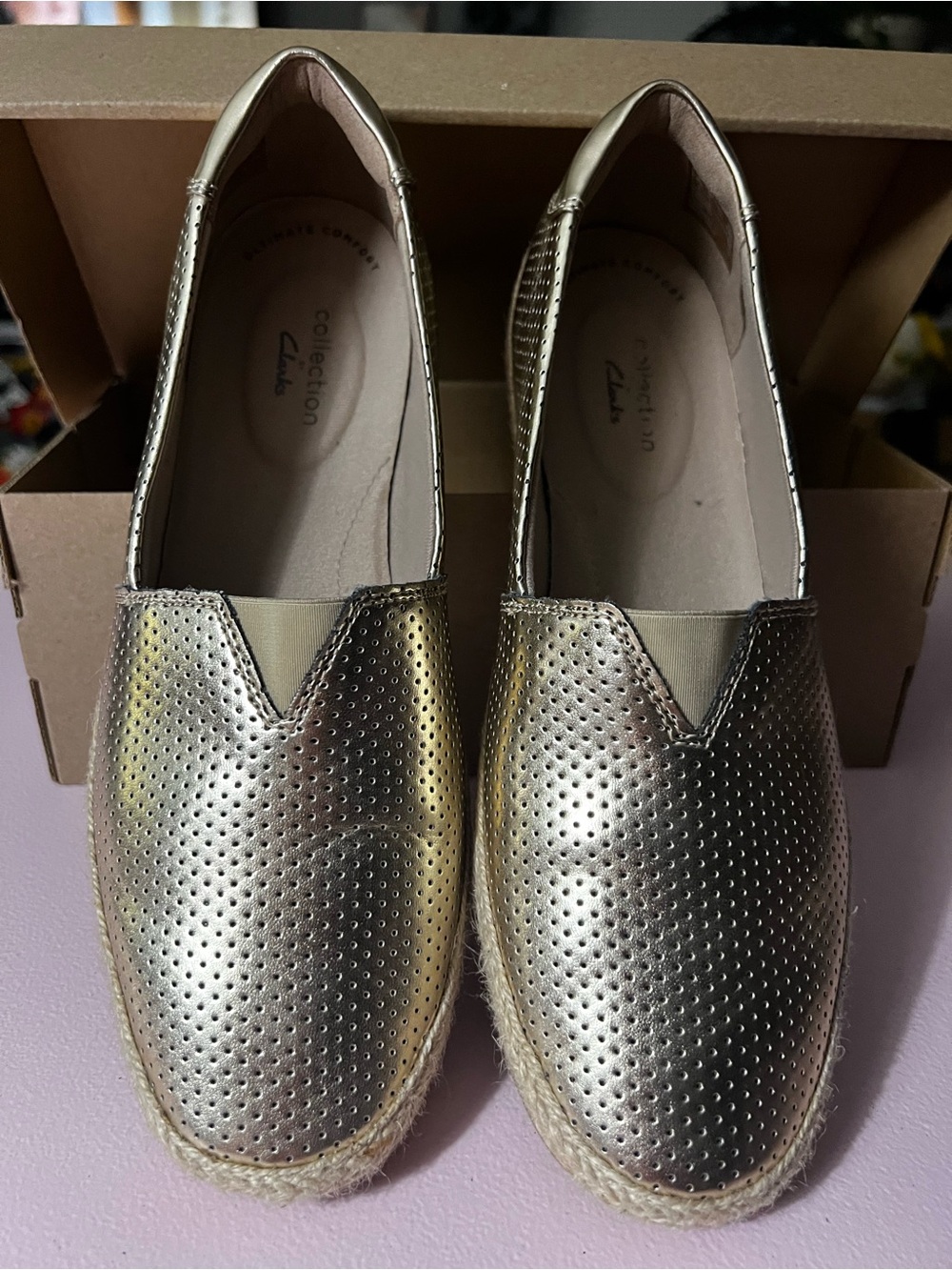 Clarks slip-in espadrille flats gold champagne color size 8